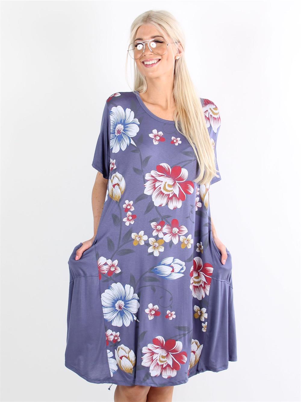 Bostina - Matt blå jerseyklänning med blomsterprint och fickor